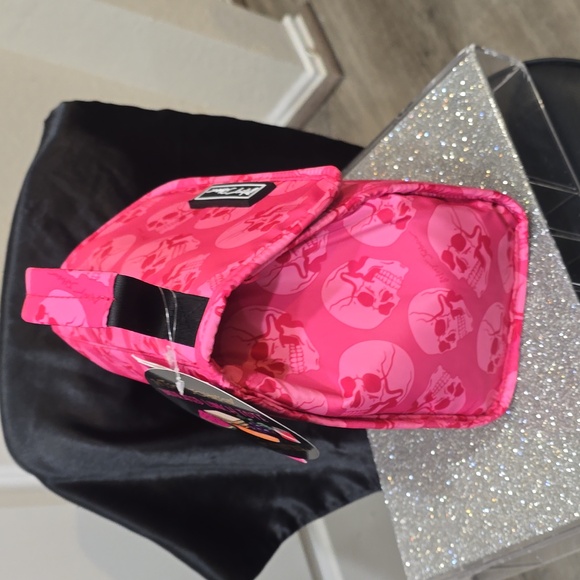 Betsey Johnson Skulls Flap Top Insulated Lunch Tote Bag - Picture 8 of 9